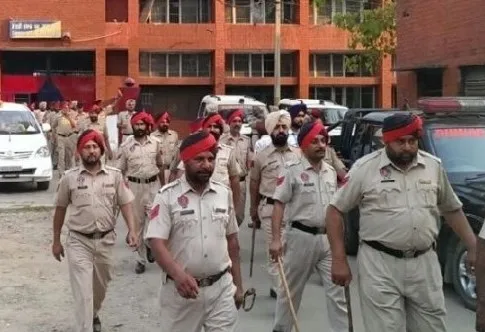 जेल अधिकारियों ने जेल में पकड़ी नशीली सामग्री