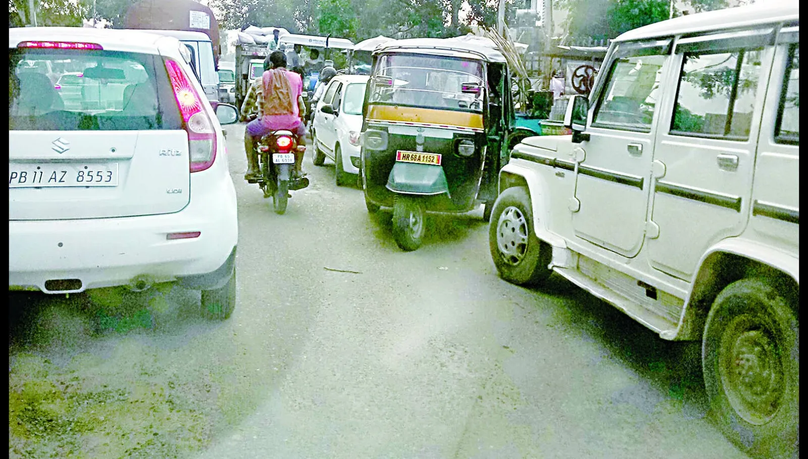 प्राईवेट बस चालकों की मनमानी से लगता है जाम