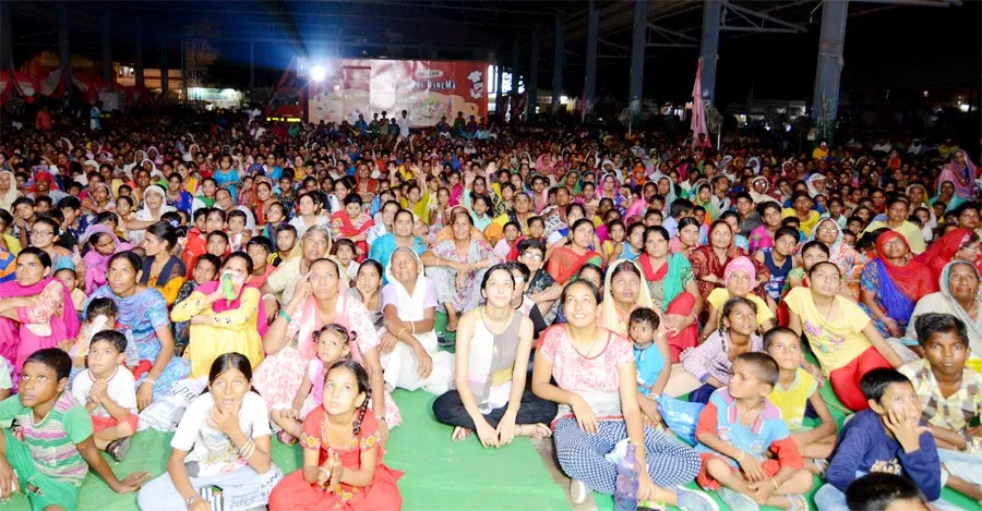 सरसा में 65750 लोगों ने एक साथ देखी जट्टू इंजीनियर