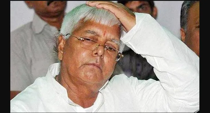 लालू यादव के 12 ठिकानों पर CBI का छापा