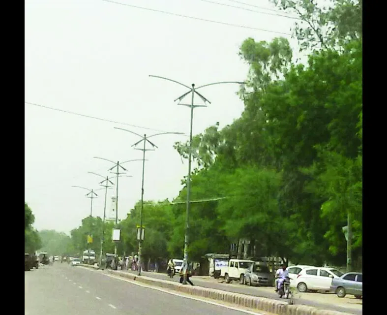लाईटों पर लाखों खर्चे, राहगीर रौशनी को तरसे