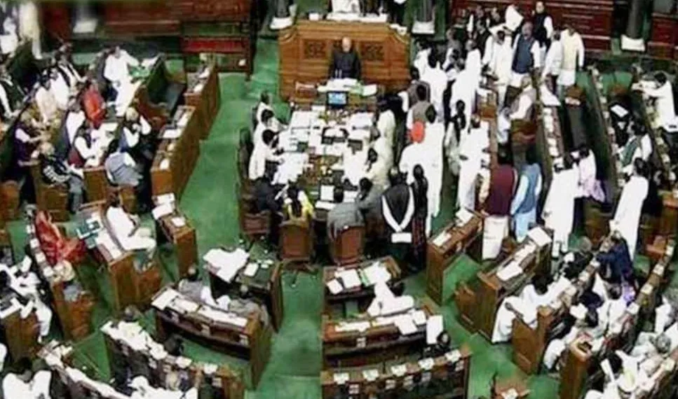 विपक्ष के हंगामे की भेंट चढ़ा लोकसभा का दूसरा दिन