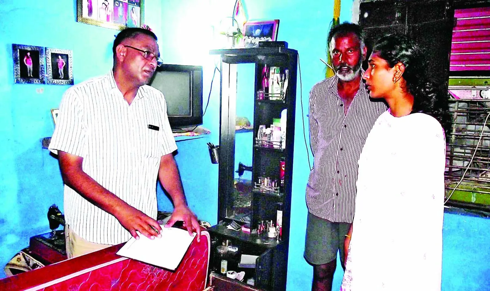 युवती को बंधक बनाकर नकदी व जेवरात लूटे