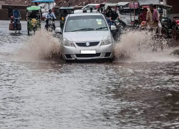 मणिपुर में बाढ़ व भूस्खलन से जनजीवन प्रभावित