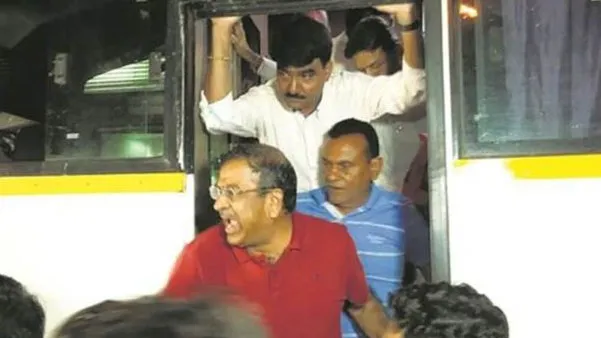 गुजरात कांग्रेस ने अपने 44 विधायकों को बेंगलुरु भेजा