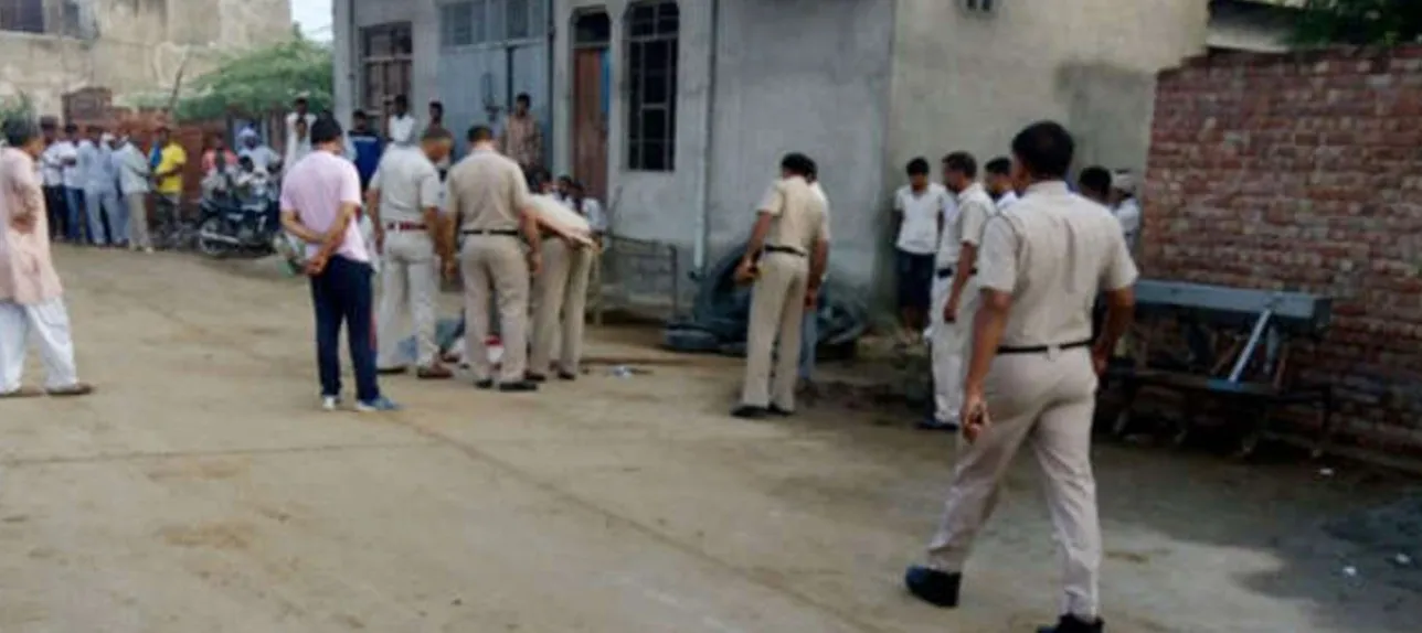 चचेरे भाई को गोलियों से भूना