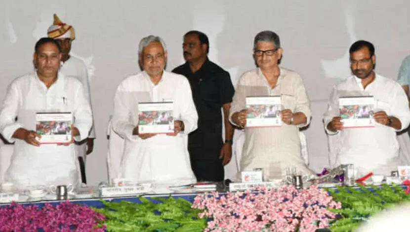नीतीश के प्रोग्राम में नहीं पहुंचे तेजस्वी यादव