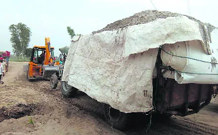 हादसों का कारण बन सकते हैं ओवरलोड ट्राले