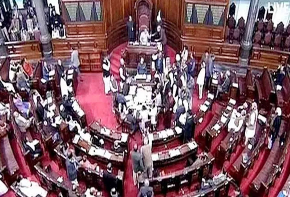बापू की तुलना दीनदयाल से करने पर भड़का विपक्ष