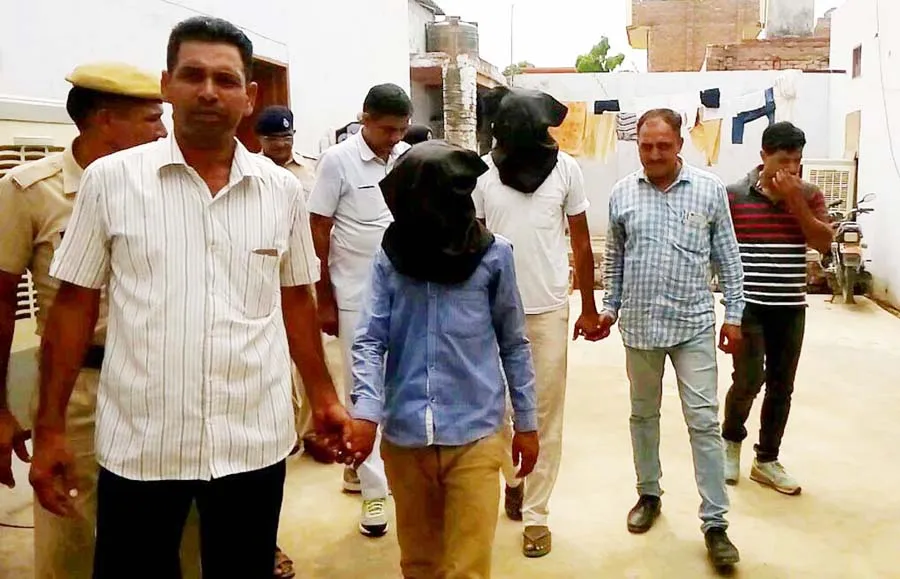 पुलिसवाला ही निकला चोर गिरोह का सरदार