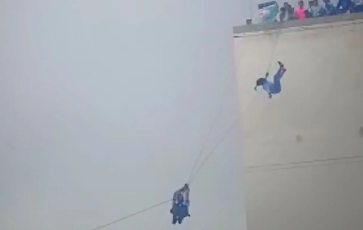 छठी मंजिल से छात्रा की नीचे गिरने से मौत