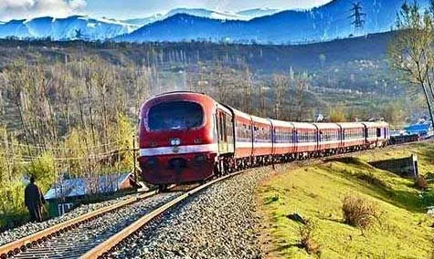 कश्मीर घाटी में रेल सेवाएं आज फिर शुरू