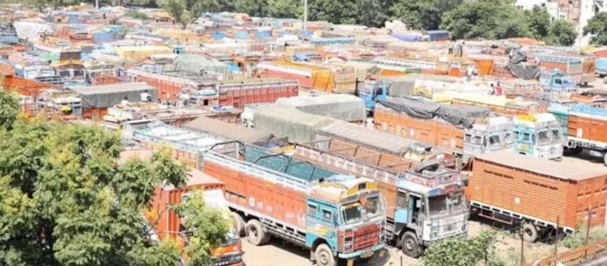 पंजाब: सड़कों से दूर रहे 90,000 से अधिक ट्रक
