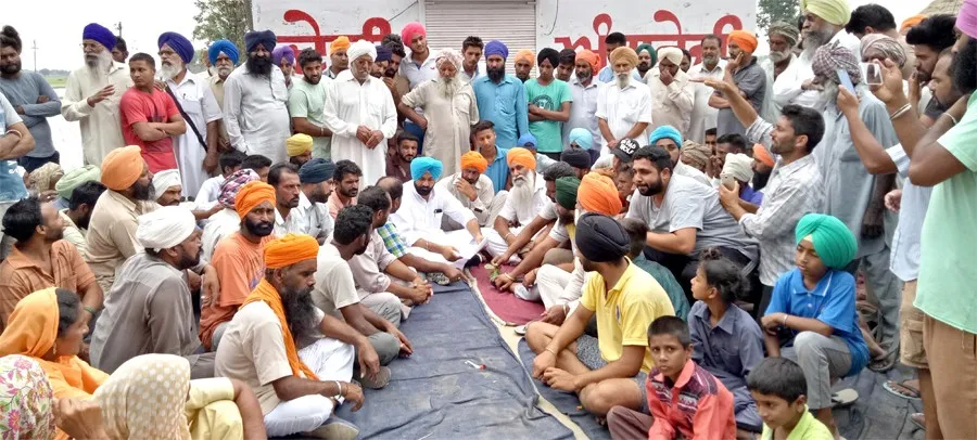 पंचायतों ने जड़ा शराब के ठेके को ताला