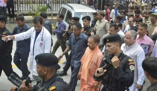 केजीएमयू में आगजनी, 6 लोगों की मौत
