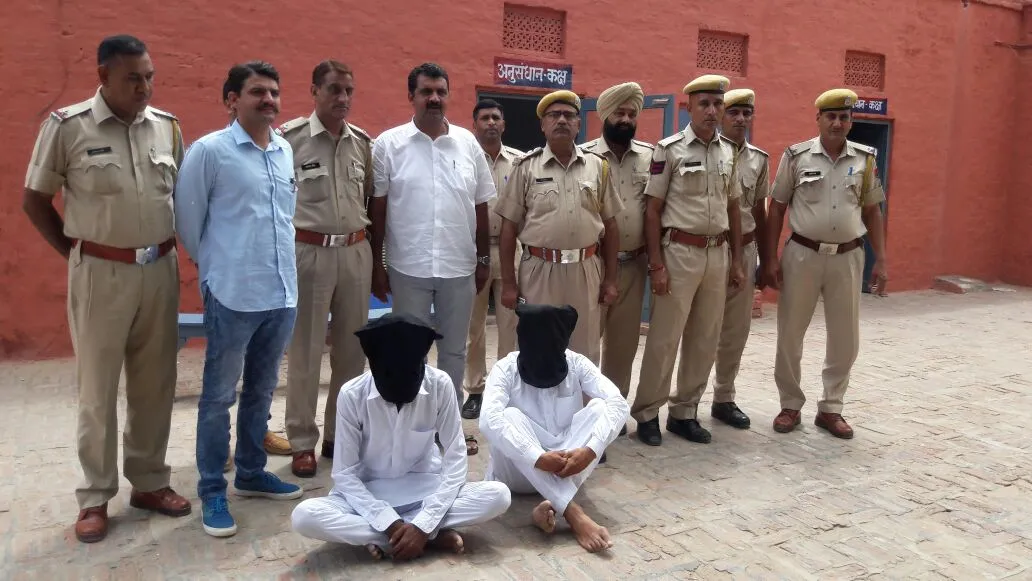 कार लूटने वाले दो आरोपी गिरफ्तार