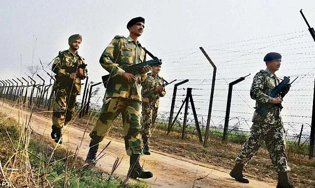 कश्मीर: सिक्युरिटी फोर्सेस ने लश्कर के 3 आतंकियों को मार गिराया