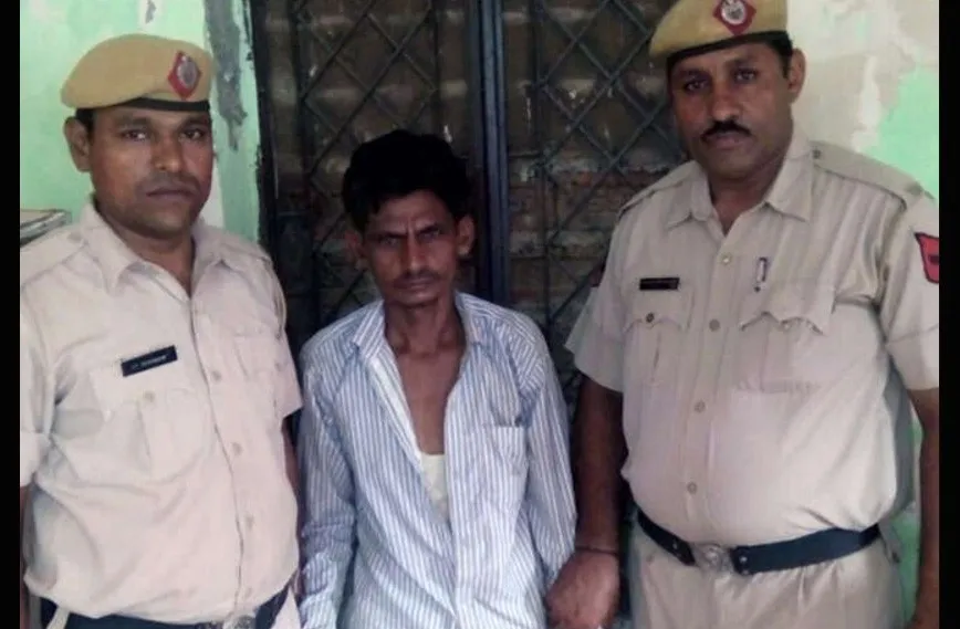 पत्नी से झगड़े में दो बेटियों को र्इंटों से कुचलकर मार डाला