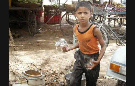 दुकानों पर मजदूरी करते 11 बाल मजदूर छुड़वाए