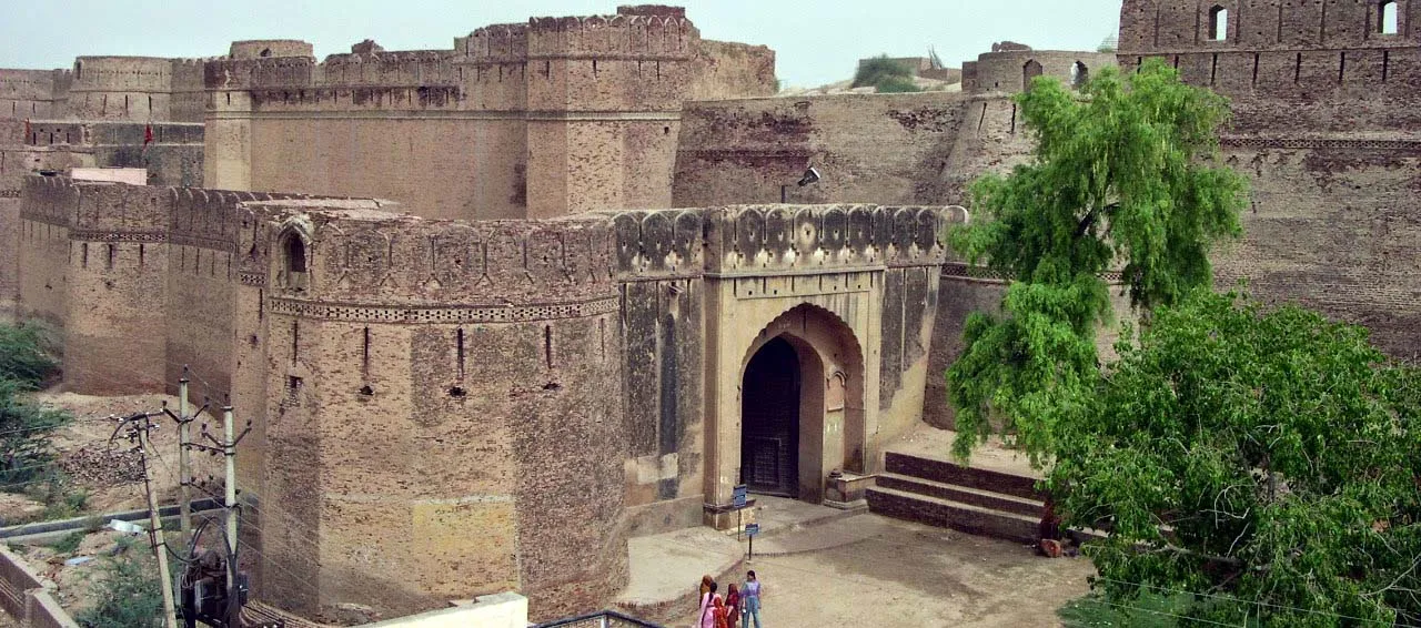 अपनी दुर्दशा पर आंसू बहा रहा प्राचीनतम भटनेर दुर्ग