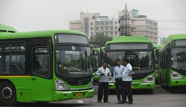 शिवाजी स्टेडियम बस टर्मिनल में गोलीबारी, चार गिरफ्तार