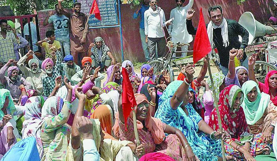 इंसाफ की मांग, पांच संगठनों ने घेरा थाना