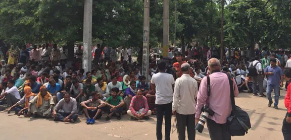 डेरा प्रेमियों की आड़ में अज्ञात लोग कर गए हिंसा