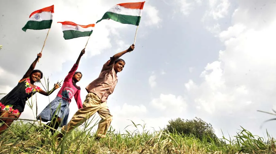 आजादी अपनी सोच में लायें