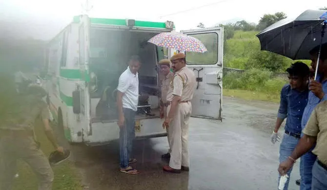 सुनसान जगह पड़ा मिला विदेशी का शव