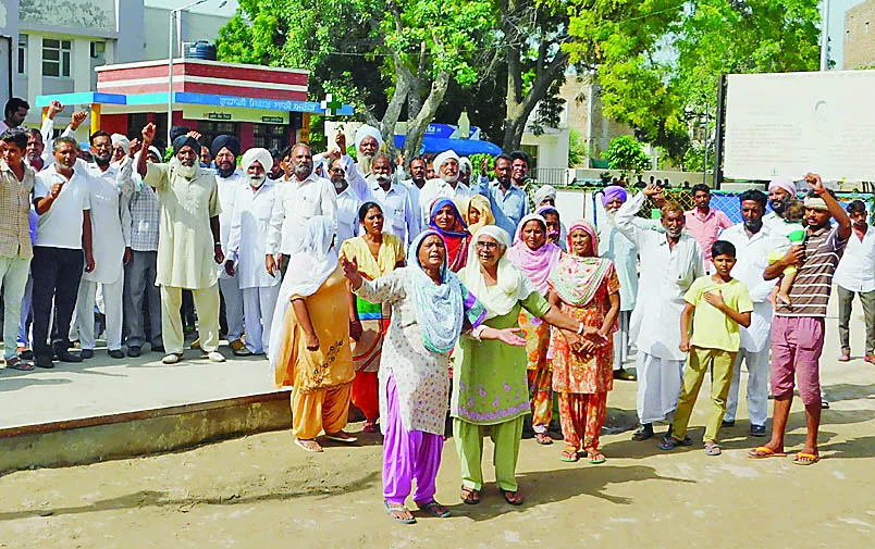 परिजनों ने सिविल अस्पताल का किया घेराव