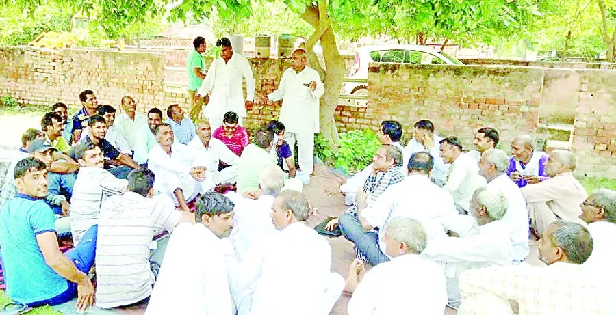 जनस्वास्थ्य विभाग कर्मचारियों ने किया रोष प्रदर्शन