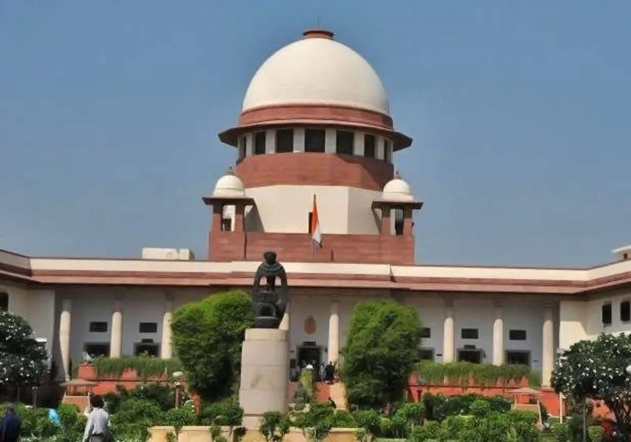 तीन तलाक गैरकानूनी, सरकार बनाए कानून: SC
