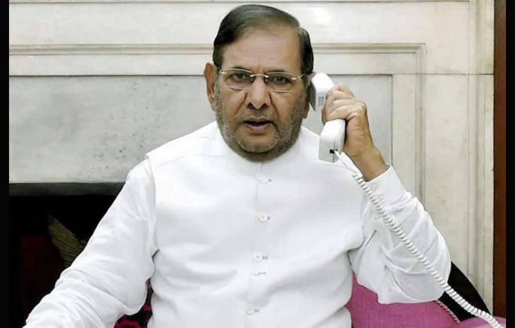शरद ने अहमद पटेल को दी जीत की बधाई