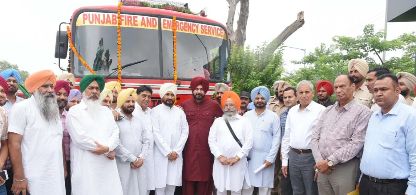 आठ नई फायर ब्रिगेड गाड़ियों को हरी झंडी