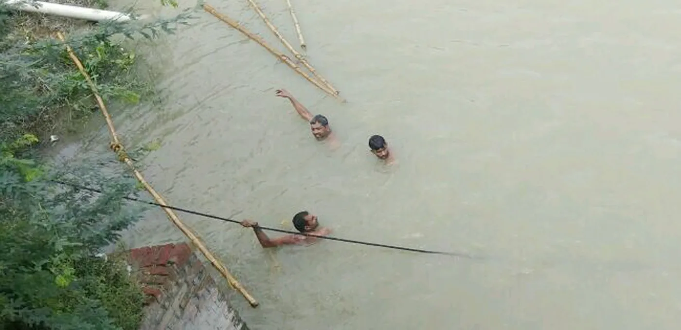 नहाने के लिए ड्रेन में कूदा बीटेक का छात्र, मौत