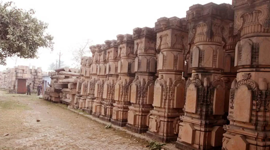 अयोध्या में विवादित जमीन पर बने मंदिर