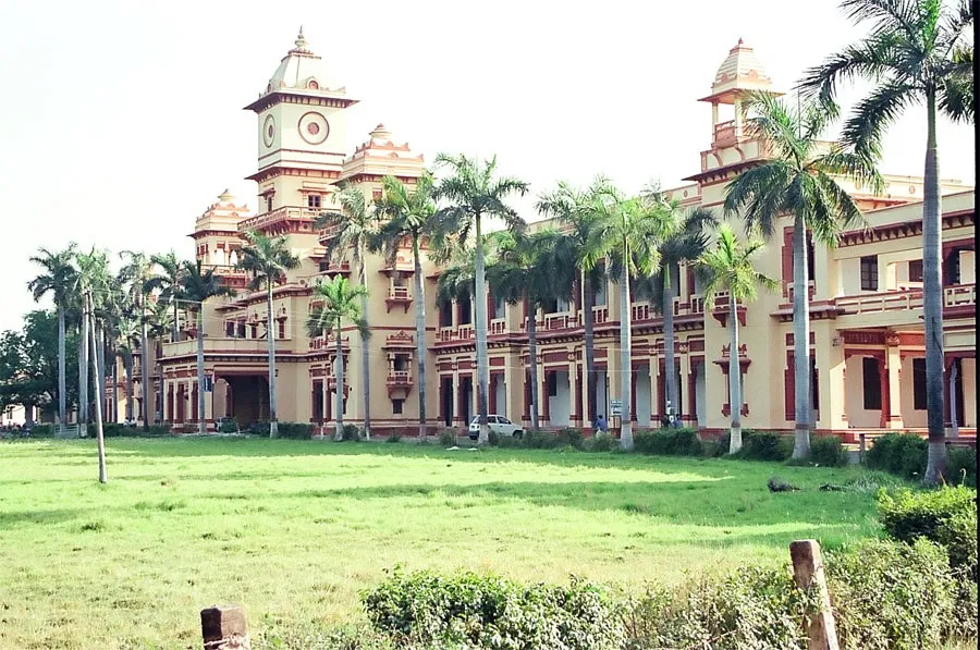 छात्राओं के कंधे पर सियासी बंदूक न रखें