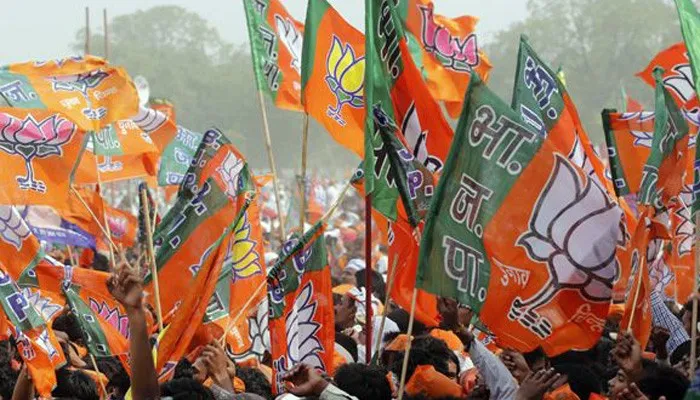 गुजरात चुनाव : घोषणा में विलंब से सरकार को फायदा