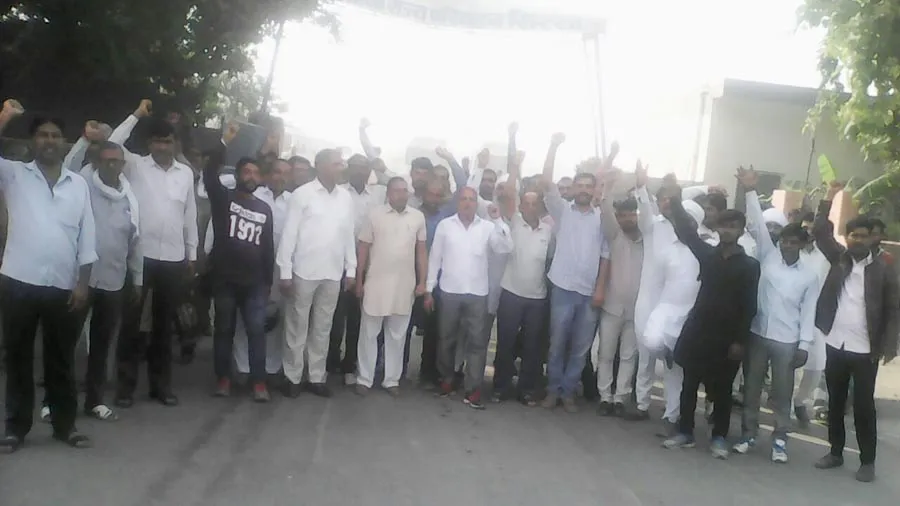 रोडवेज कर्मचारियों ने किया प्रदर्शन