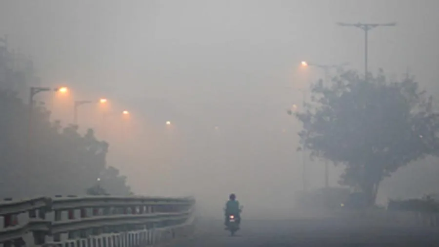 स्वच्छ पर्यावरण से दूर होता मानव समाज