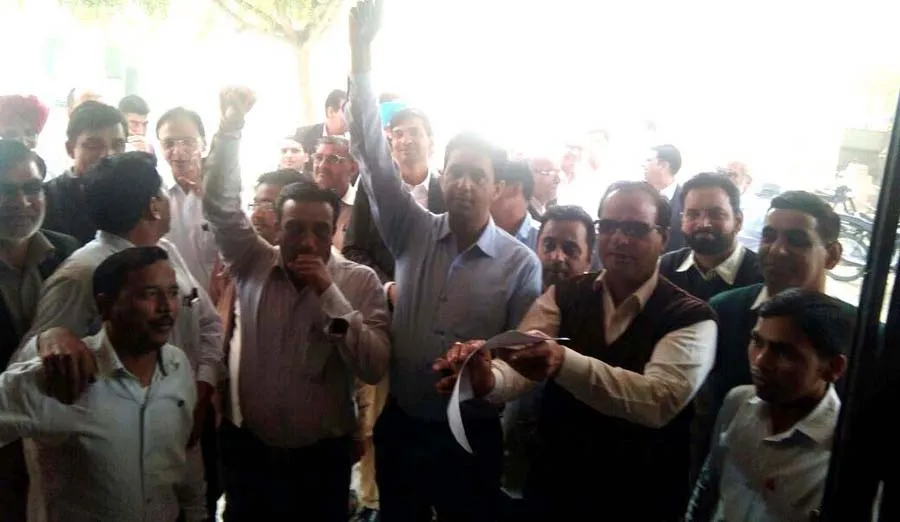जिले भर के वकीलों ने रखा वर्क सस्पेंड