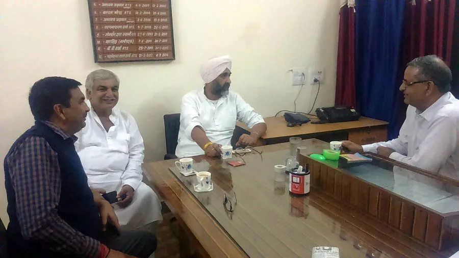 जनता नोटबंदी व जीएसटी से परेशान: बादल