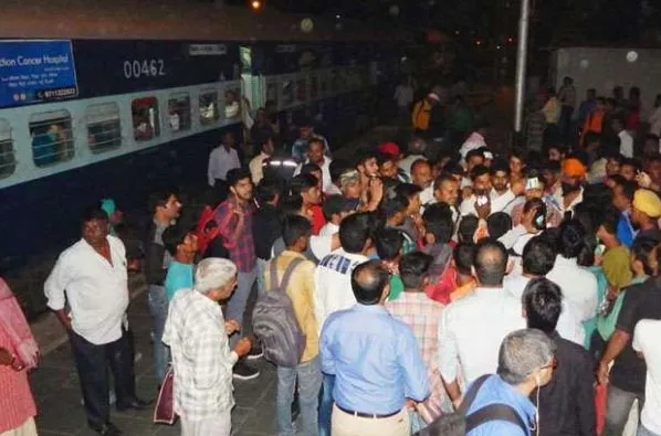 हिमालयन क्वीन के लगे इमरजेंसी ब्रेक, बड़ा हादसा टला