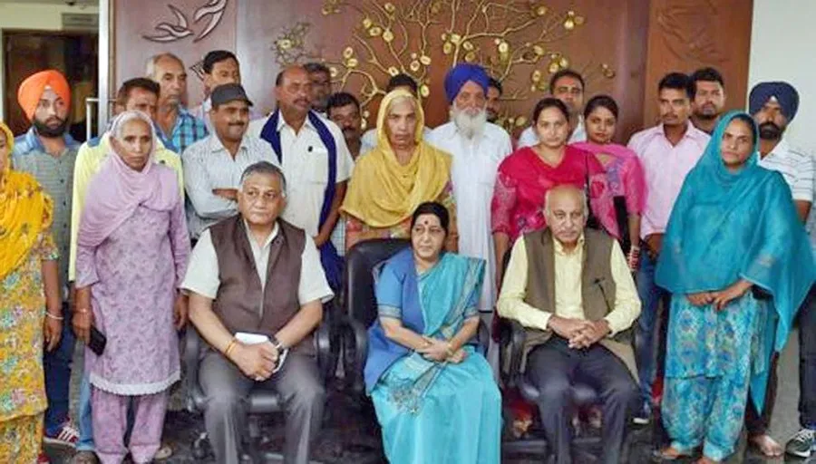 उनतालीस बेचारे, बेरोजगारी ने मारे