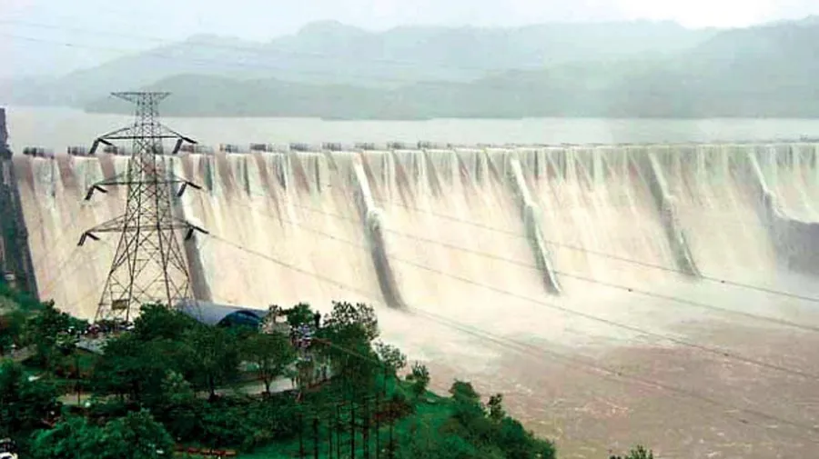पूरी तरह बंद हो गयी सिंचाई के लिए नर्मदा की जलापूर्ति, पानी के बहाव में बड़ी गिरावट