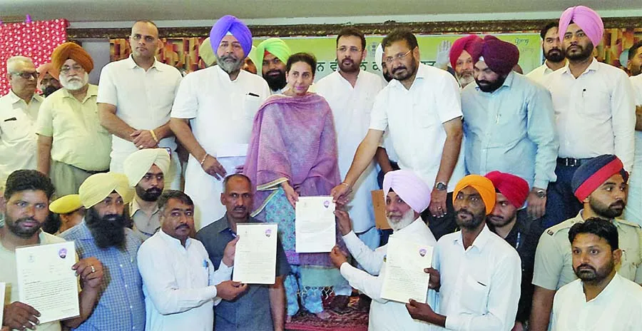 1200 किसानों को 11.12 करोड़ कर्ज माफी के बांटे सर्टीफिकेट