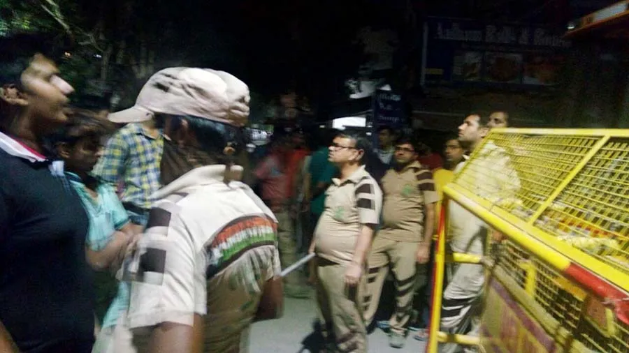 मालवीय नगर के रबर गोदाम में आग पर काबू, ग्रीन एस के सेवादारों ने की मदद