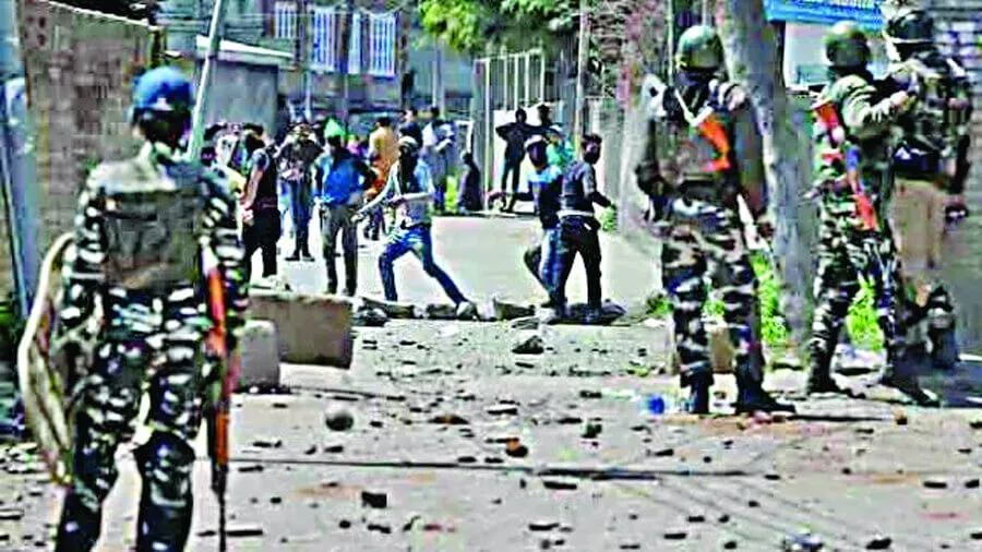 घाटी में शांति के लिए सख्त कदम उठाए सरकार
