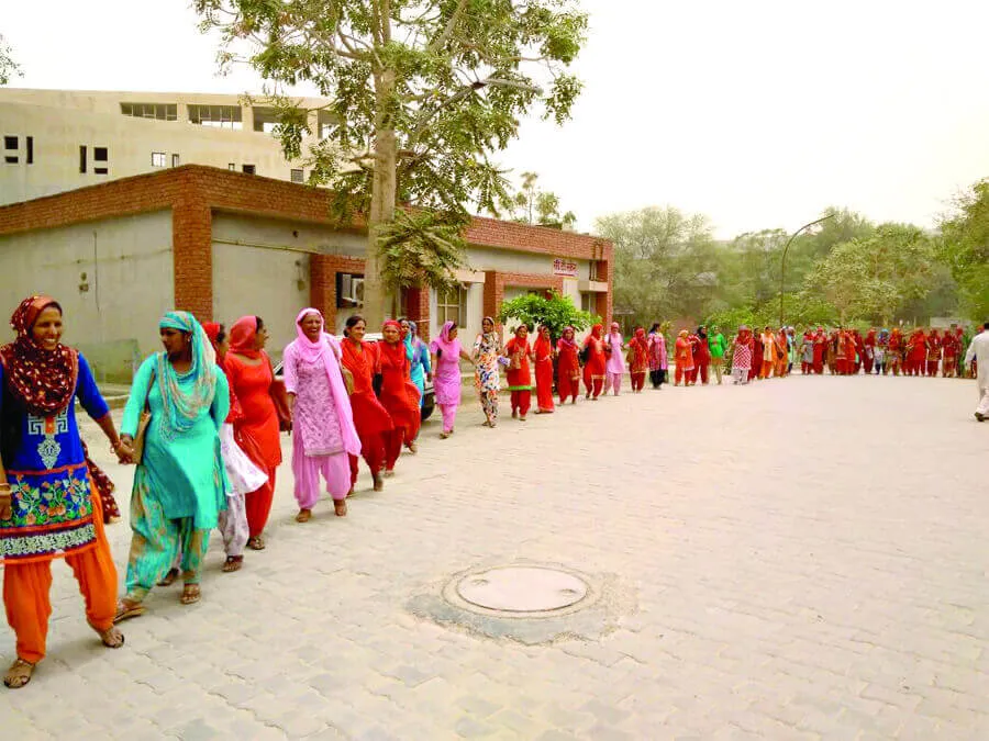 आशा वर्कर्स ने मानव श्रृंखला बनाकर जताया रोष