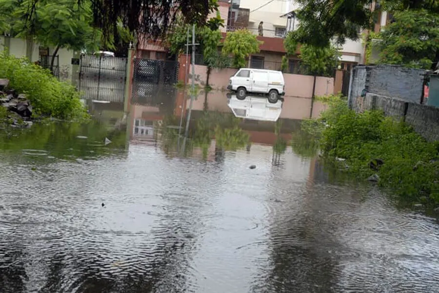 मुंबई में भारी बारिश की चेतावनी, बाढ़ जैसे हालात पैदा होने की आशंका
